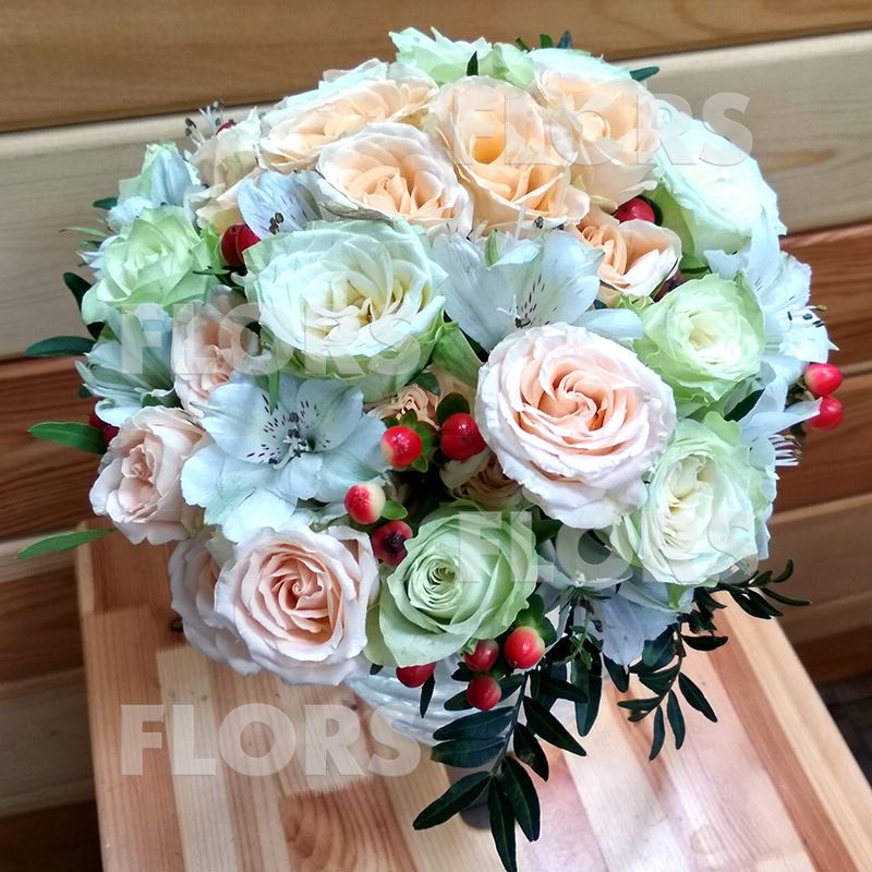 Свадебный букет с розами и альстромериями